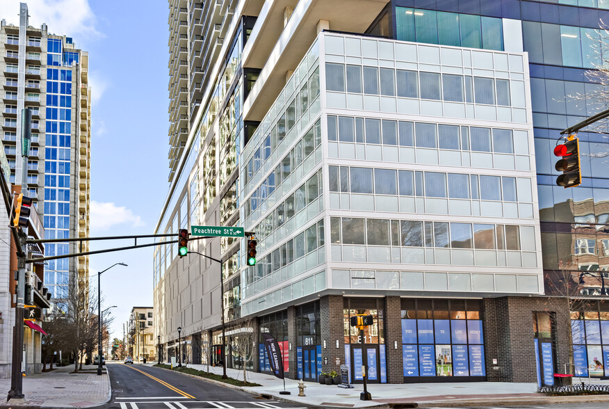811 NE Peachtree St, Atlanta, GA à louer - Photo de l’immeuble – Image 3 sur 8