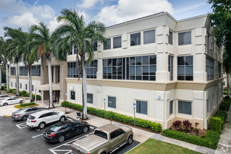 11181 Health Park Blvd, Naples, FL à louer - Photo de l’immeuble – Image 2 sur 4