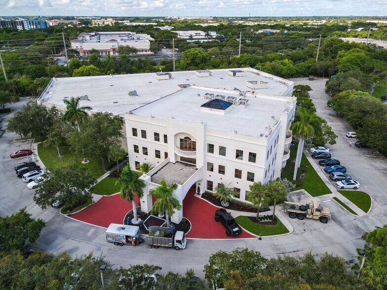 701 Park of Commerce Blvd, Boca Raton, FL à louer - Photo principale – Image 3 sur 14