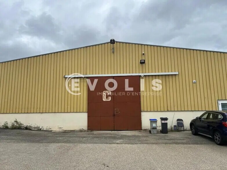 Local d'activités dans Jonage à vendre - Photo de l’immeuble – Image 1 sur 5