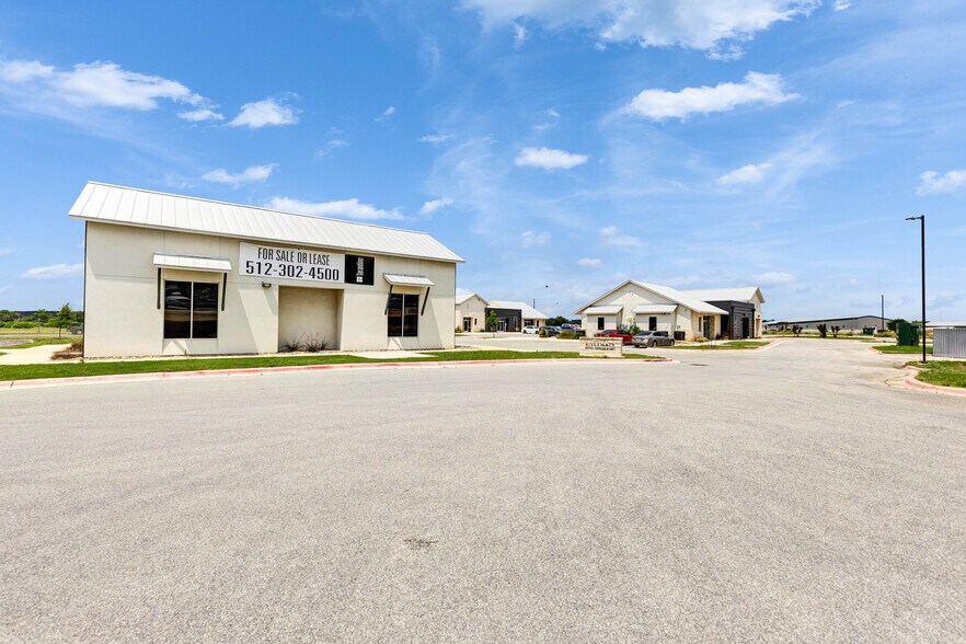 120 Riverwalk Dr, San Marcos, TX à vendre - Photo de l’immeuble – Image 2 sur 10