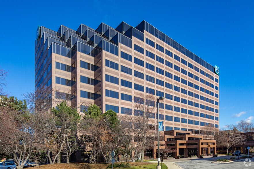 6111 N River Rd, Rosemont, IL à louer - Photo de l’immeuble – Image 3 sur 6