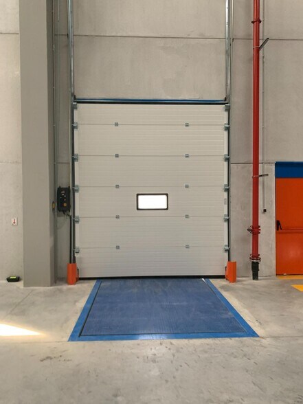 Industriel/Logistique dans Dos Hermanas, Sevilla à louer - Photo de l’immeuble – Image 3 sur 15