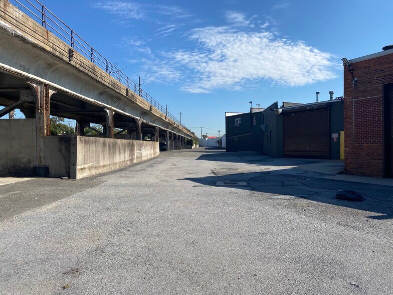 145 E Mineola Ave, Valley Stream, NY à louer - Photo de l’immeuble – Image 1 sur 12