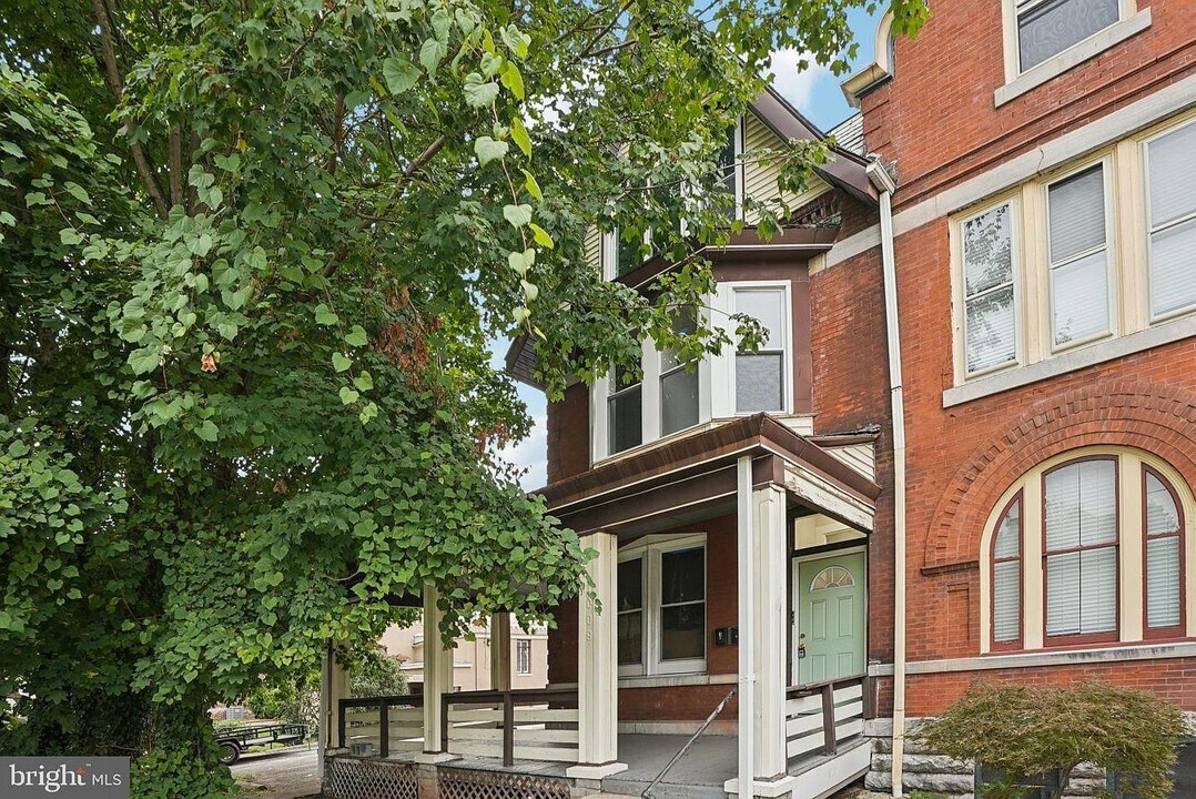 1009 W Main St, Norristown, PA à louer Photo principale– Image 1 sur 8