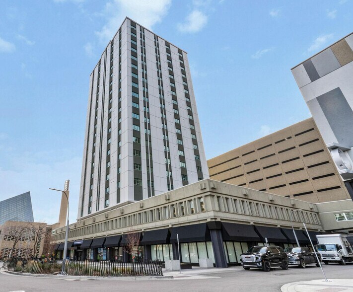 10015 103 Av NW, Edmonton, AB à vendre - Photo de l’immeuble – Image 2 sur 23