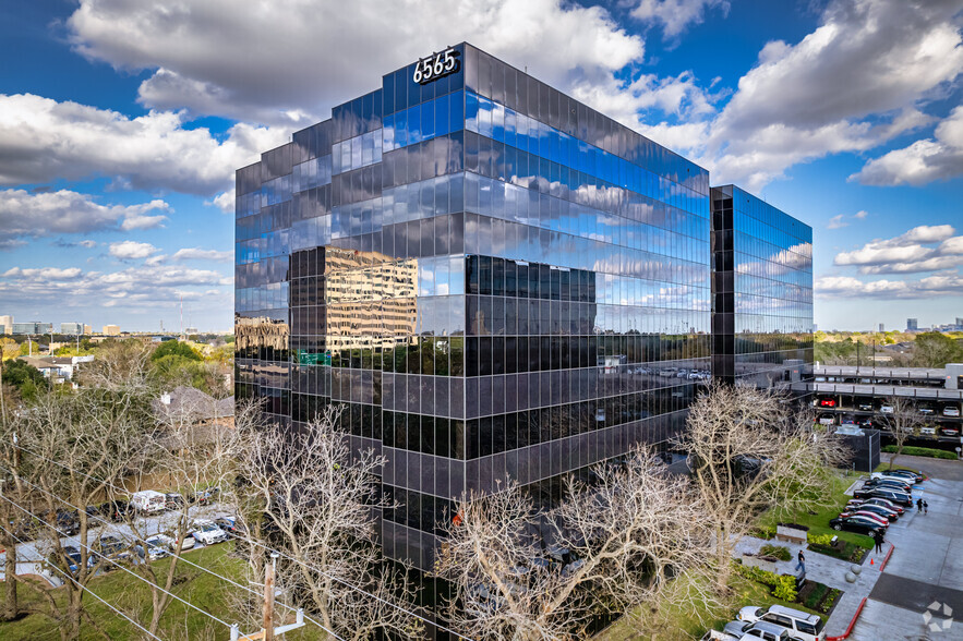 6565 West Loop South, Bellaire, TX à louer - Photo de l’immeuble – Image 1 sur 15