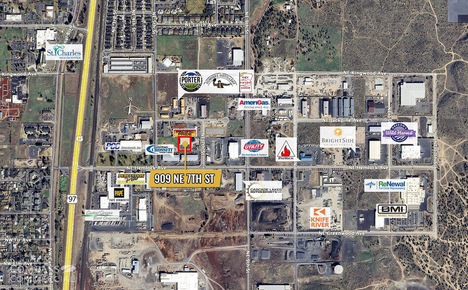 909 NE 7th St, Redmond, OR à louer - Photo de l’immeuble – Image 2 sur 2