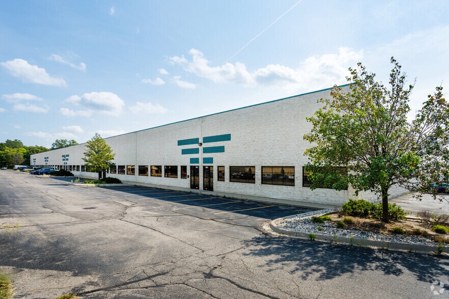 9685 Harrison Rd, Romulus, MI à louer - Photo principale – Image 1 sur 7