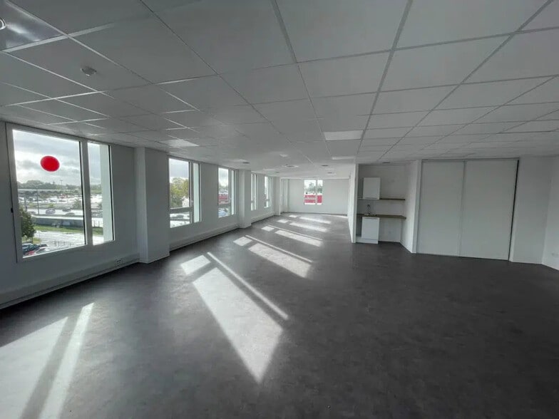 38 Rue Jean Pages, Villenave-d'Ornon à louer - Photo de l’immeuble – Image 2 sur 9