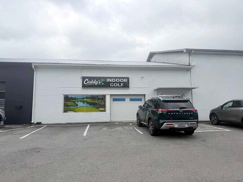 525 W Market St, Johnson City, TN à louer - Photo de l’immeuble – Image 3 sur 4