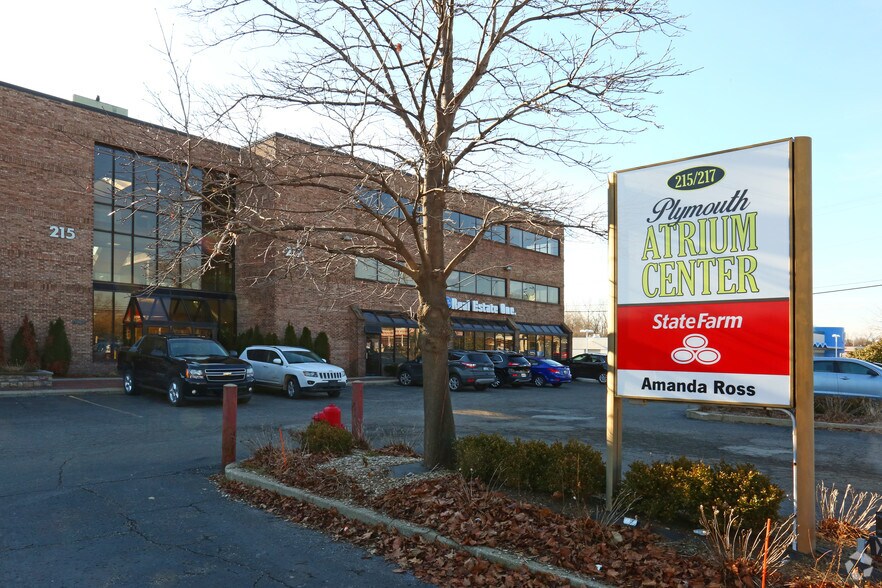 215-217 W Ann Arbor Rd, Plymouth, MI à louer - Photo de l’immeuble – Image 3 sur 9