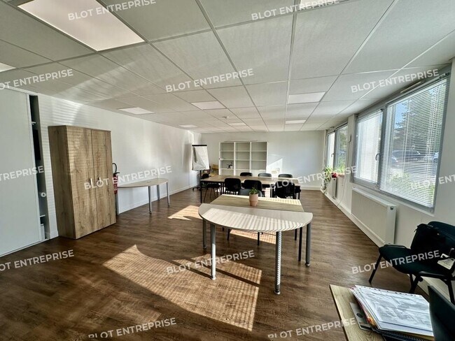 Plus de détails pour Bureau à louer