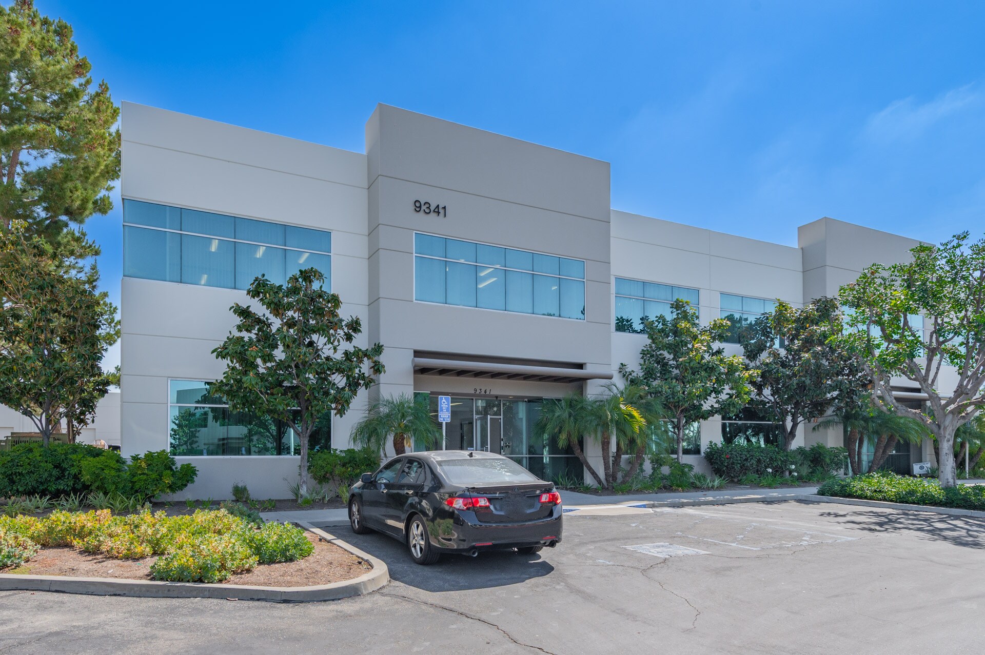 9341 Irvine Blvd, Irvine, CA à louer Photo principale– Image 1 sur 27