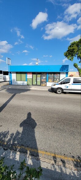 6225 NW 22nd Ave, Miami, FL à louer - Photo de l’immeuble – Image 2 sur 6