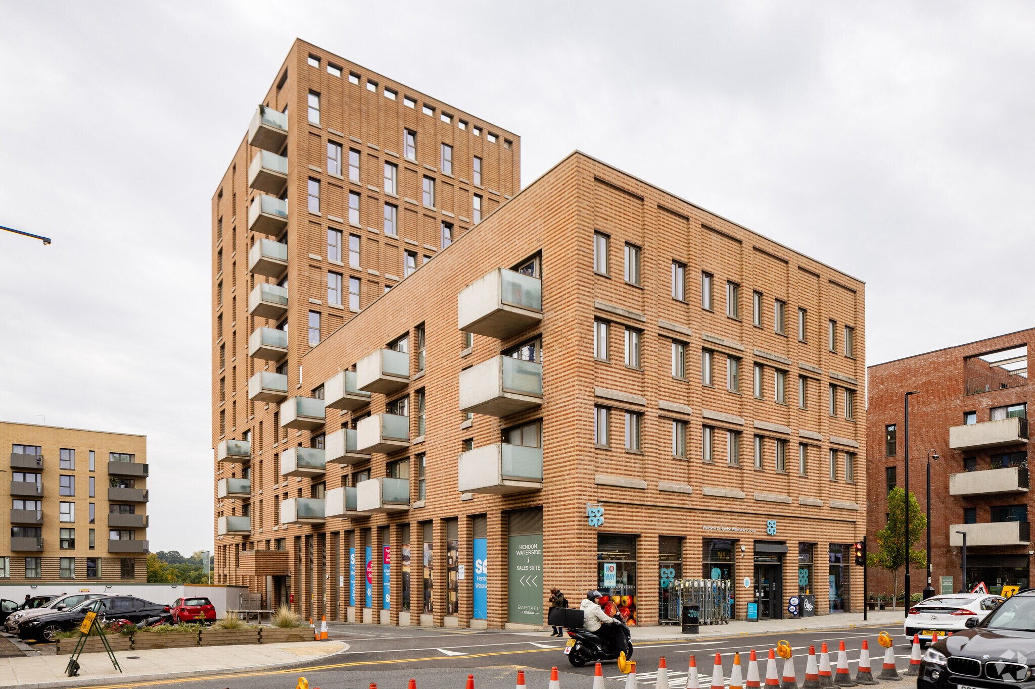 185 West Hendon Broadway, Londres à louer Photo principale– Image 1 sur 3