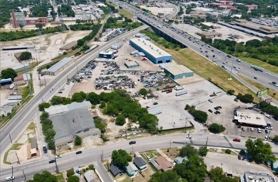530 Steves Ave, San Antonio, TX à louer - Photo de l’immeuble – Image 3 sur 16