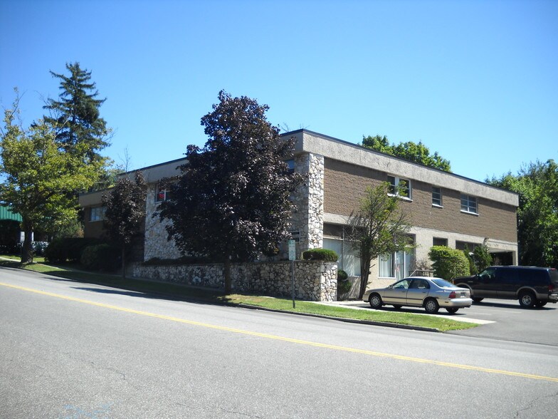 180 E Central Ave, Pearl River, NY à louer - Photo de l’immeuble – Image 3 sur 11