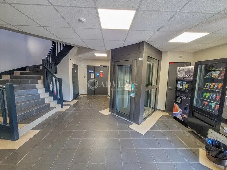 Bureau dans SAINT-OUEN-L'AUMONE à louer - Photo de l’immeuble – Image 2 sur 7