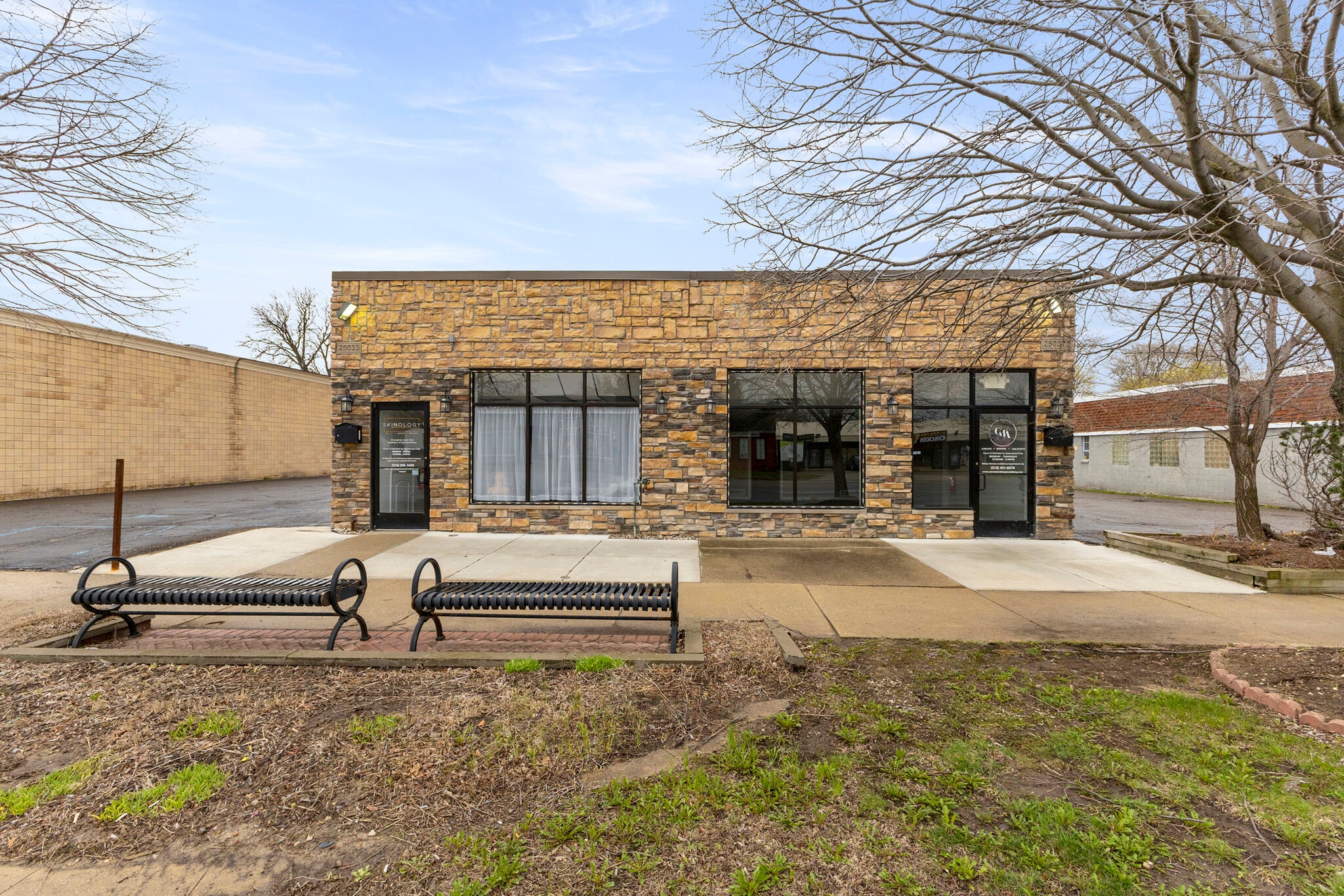 25033-25037 W Warren St, Dearborn Heights, MI à louer Photo intérieure– Image 1 sur 12