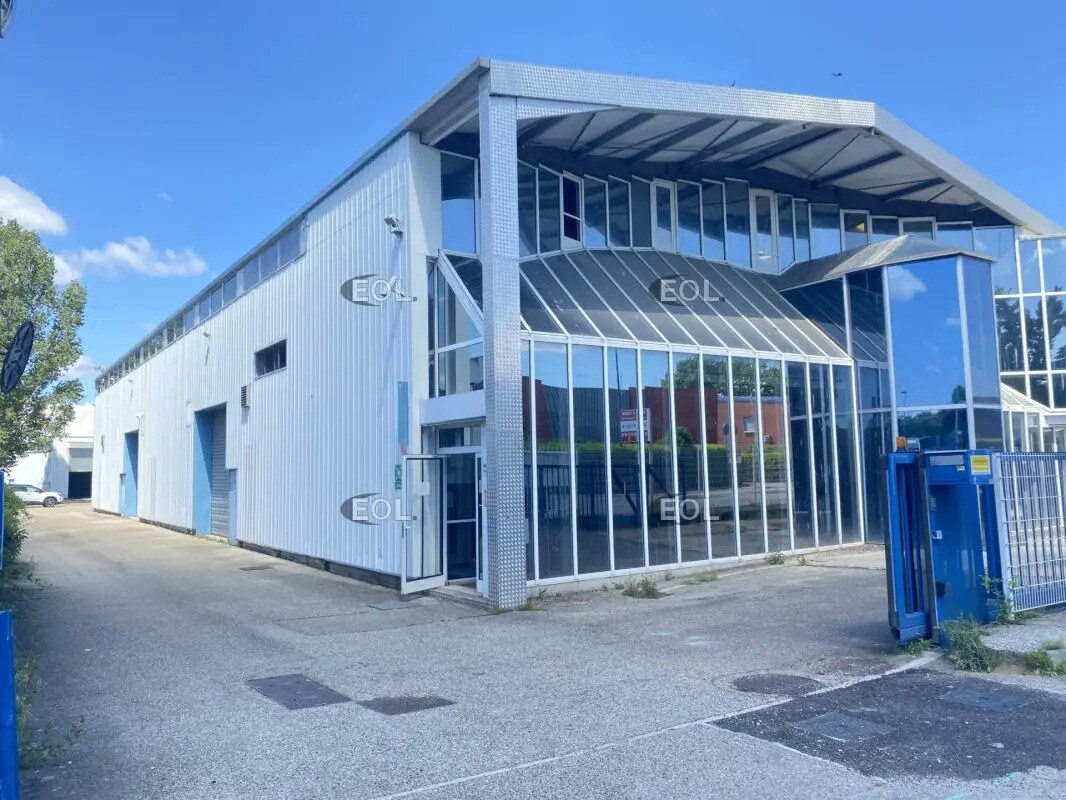 Local d’activités dans Vaulx-en-Velin à louer Photo de l’immeuble– Image 1 sur 16