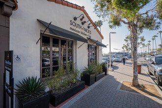 104-110 N El Camino Real, San Clemente, CA à louer Photo de l’immeuble– Image 1 sur 1
