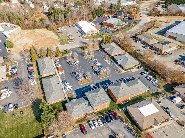 14411 Justice Rd, Midlothian, VA à louer - Photo de l’immeuble – Image 3 sur 18