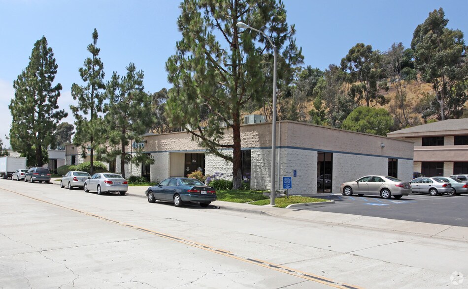 4656 Mission Gorge Pl, San Diego, CA à louer - Photo principale – Image 1 sur 4