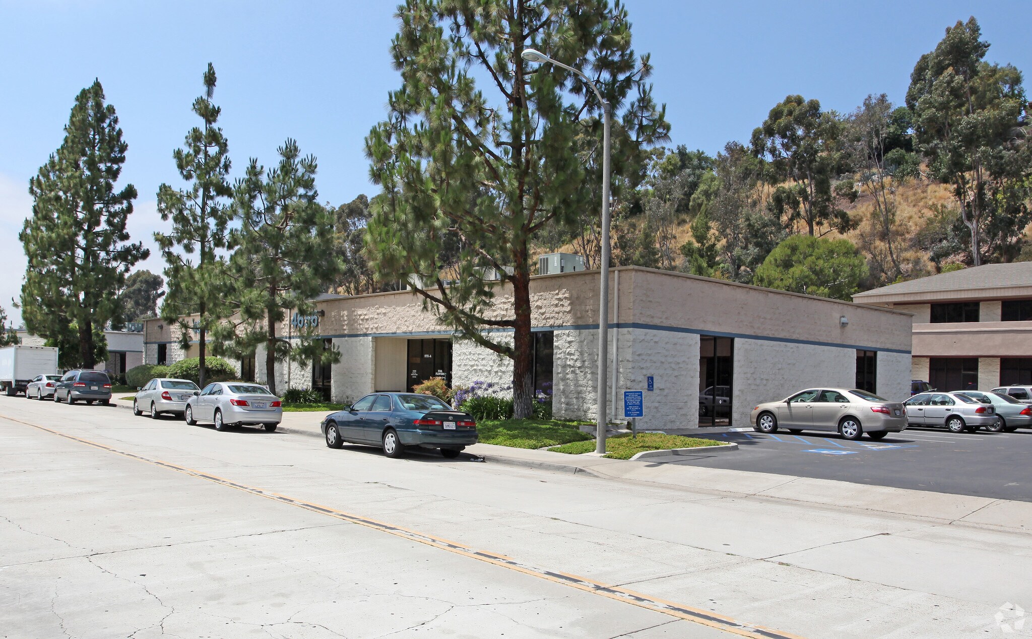 4656 Mission Gorge Pl, San Diego, CA à louer Photo principale– Image 1 sur 5