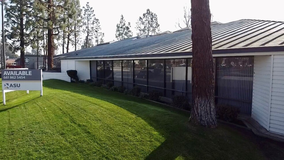 5151 Stockdale Hwy, Bakersfield, CA à louer - Photo de l’immeuble – Image 3 sur 11