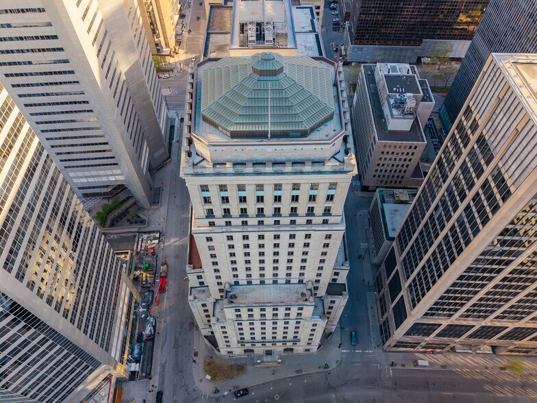 1050 Côte du Beaver Hall, Montréal, QC à louer - Photo de l’immeuble – Image 2 sur 9