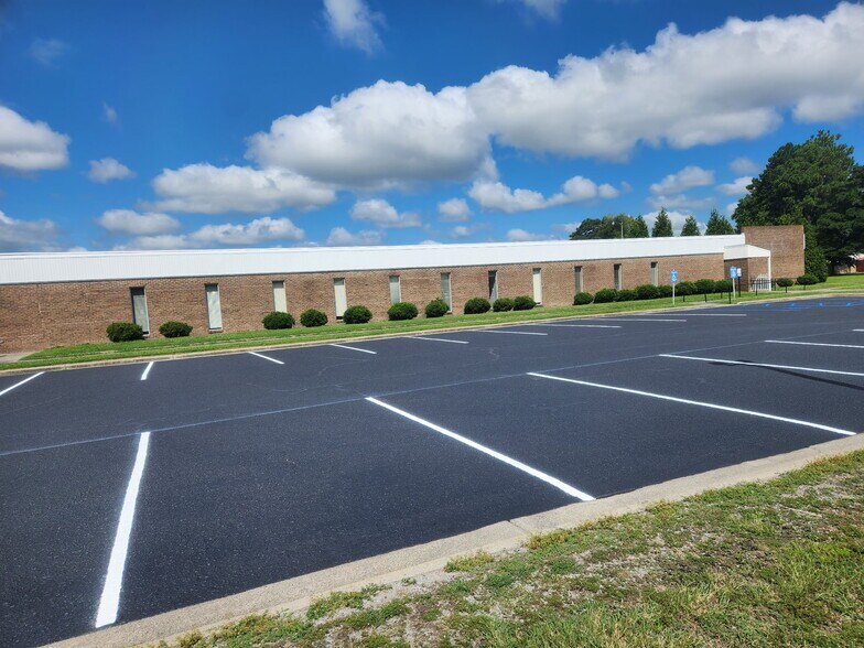 404 St Andrews Dr, Greenville, NC à louer - Photo de l’immeuble – Image 2 sur 108