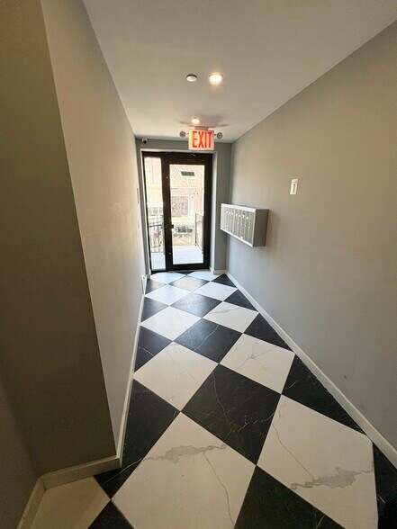 2575 Bedford Ave, Brooklyn, NY à vendre - Photo de l’immeuble – Image 3 sur 7