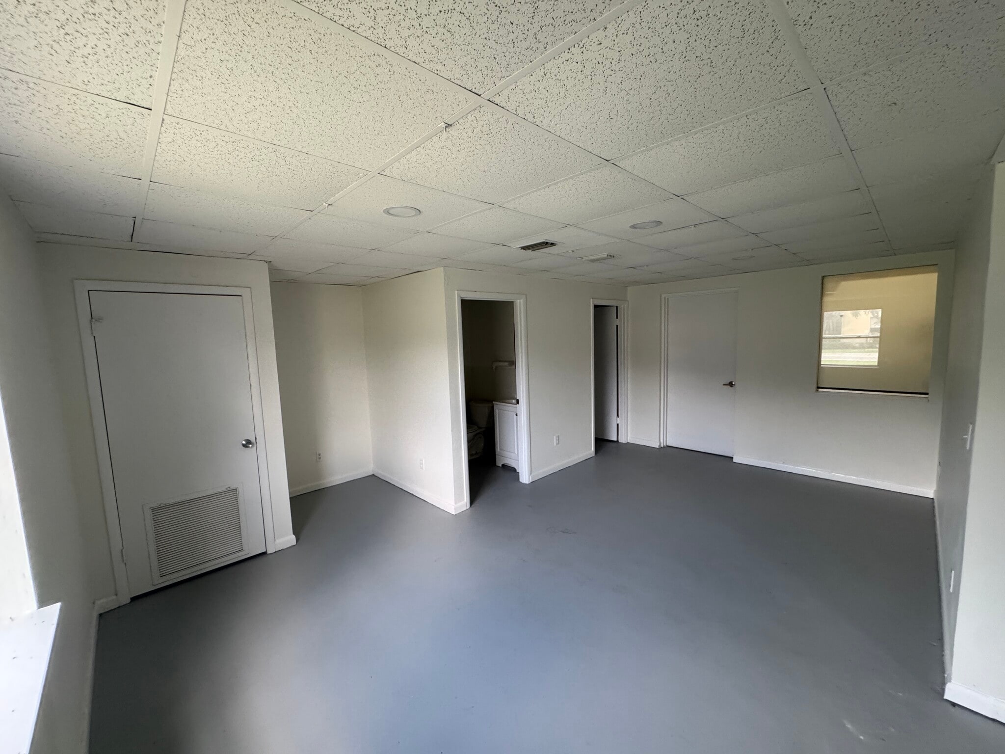 702 W Park Ave, Edgewater, FL à louer Photo intérieure– Image 1 sur 14