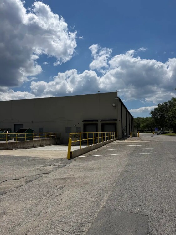 8102 Blanding Blvd, Jacksonville, FL à louer Photo intérieure– Image 1 sur 11