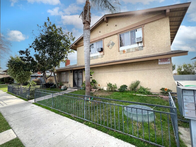 1908 E Coral Ave, Orange, CA à vendre - Photo de l’immeuble – Image 2 sur 24