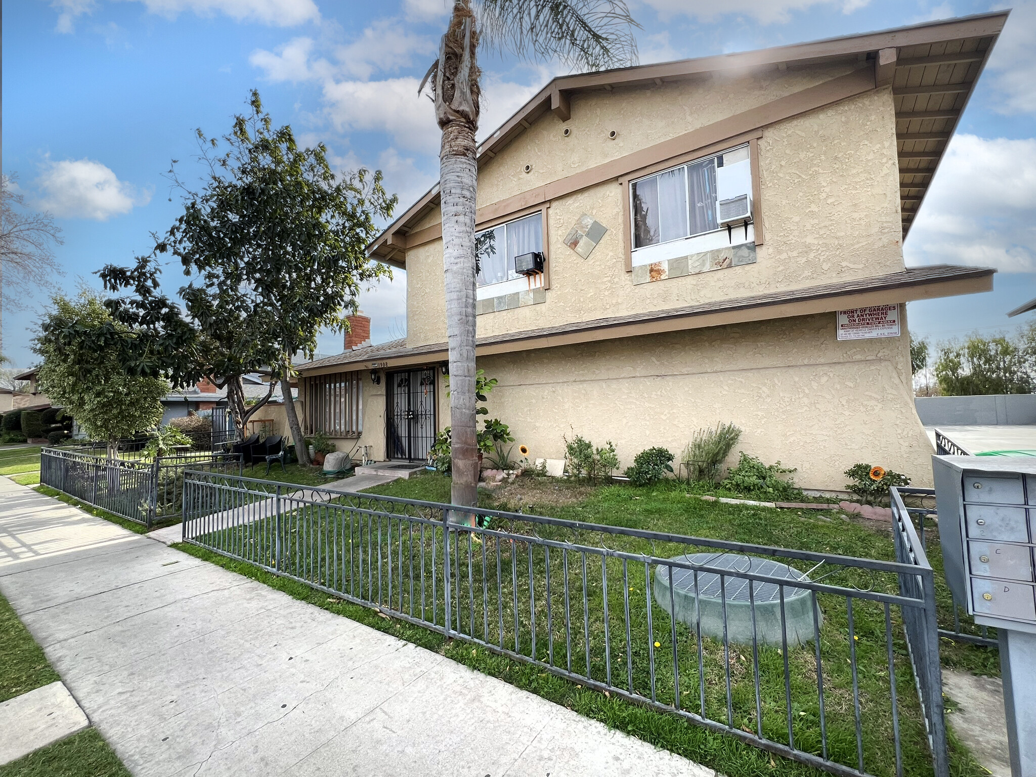 1908 E Coral Ave, Orange, CA à vendre Photo de l’immeuble– Image 1 sur 11