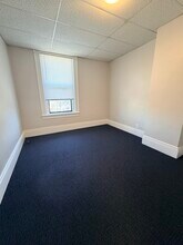 47-61 Langley Rd, Newton, MA à louer Photo intérieure– Image 2 sur 2