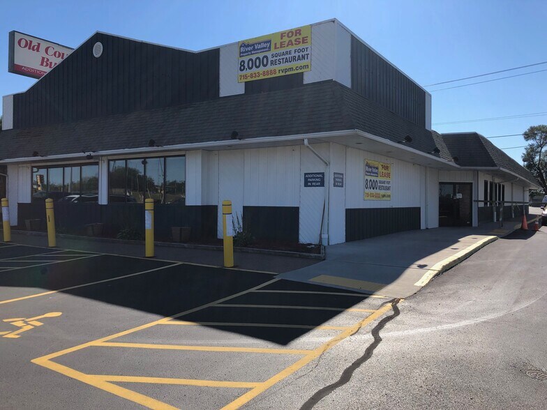 2613 E Clairemont Ave, Eau Claire, WI à louer - Photo de l’immeuble – Image 1 sur 22