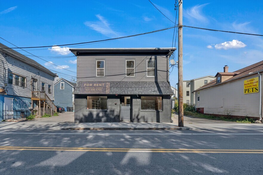 415 Broad St, Cumberland, RI à louer - Photo de l’immeuble – Image 2 sur 13