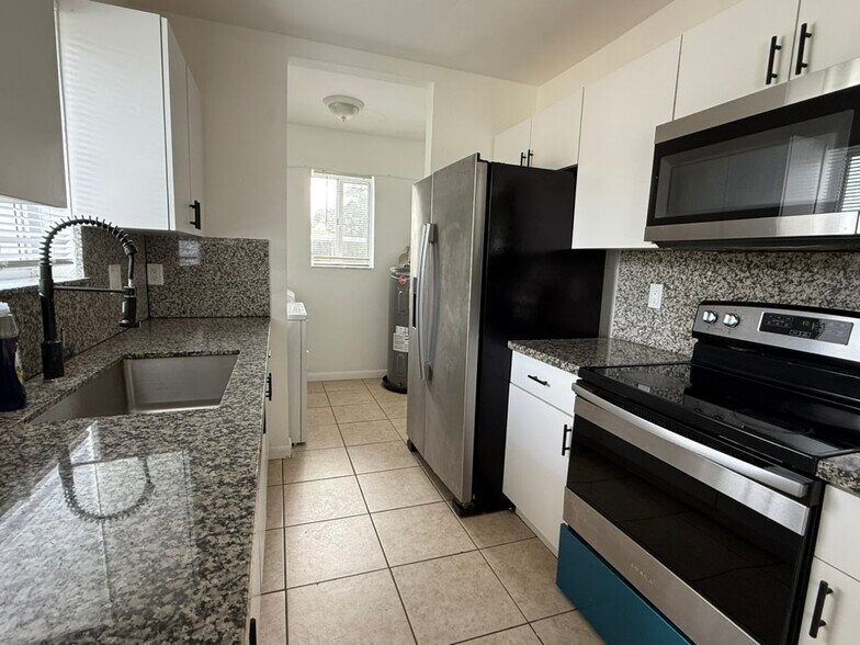 2155 NW 64th St, Miami, FL à vendre - Photo de l’immeuble – Image 3 sur 6