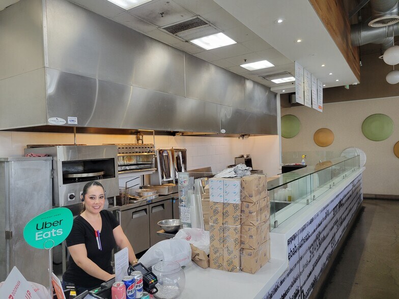 1556 W Artesia Sq, Gardena, CA à louer - Photo de l’immeuble – Image 3 sur 5