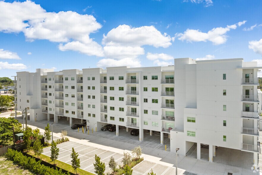 1715 N Dixie Hwy, Lake Worth, FL à louer - Photo de l’immeuble – Image 3 sur 31