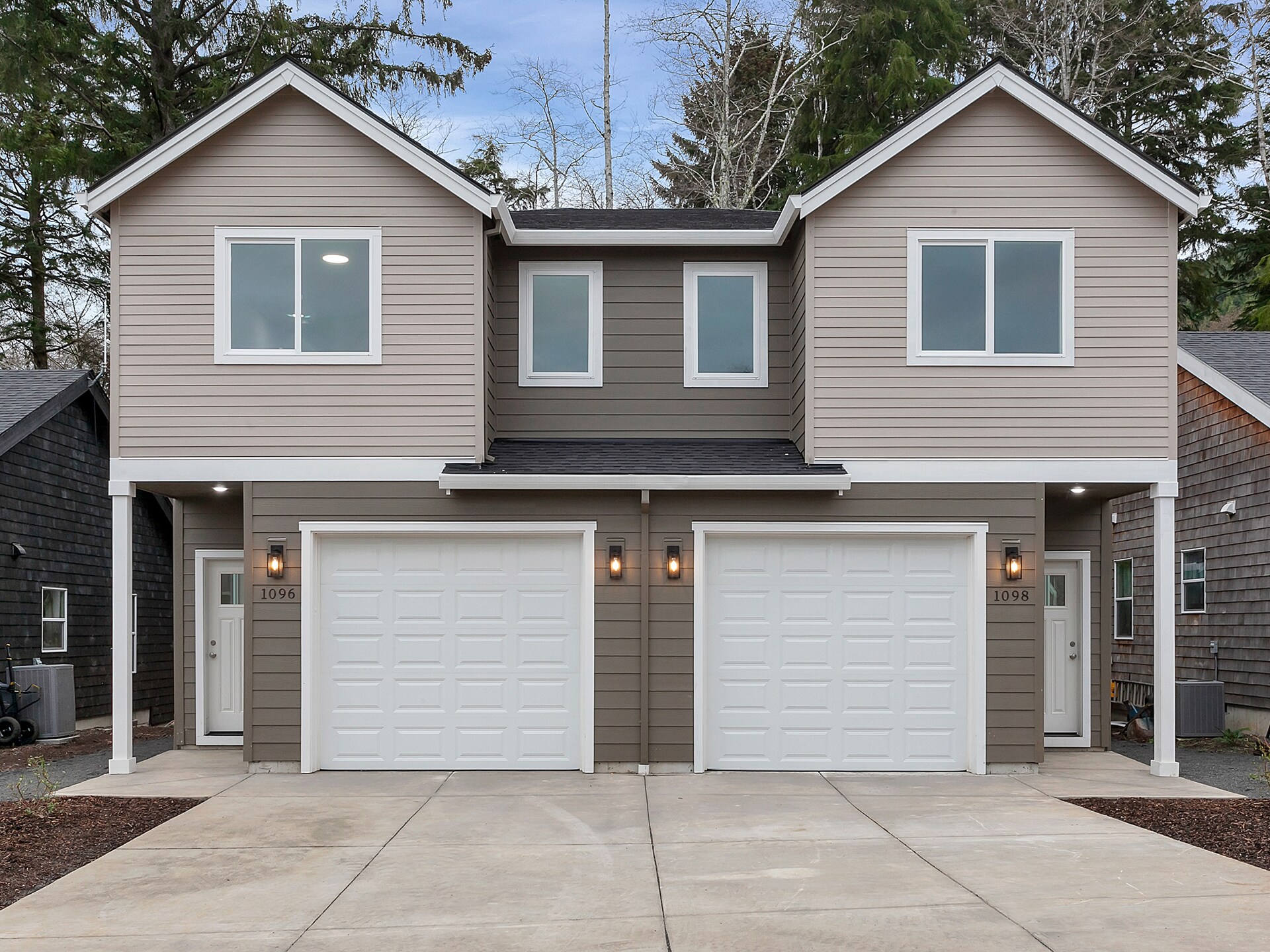 2 Newly Built Duplexes on Oregon Coast portefeuille de 2 biens à vendre sur LoopNet.fr Photo de l’immeuble– Image 1 sur 3