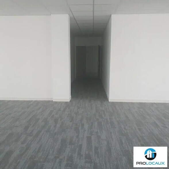 Bureau dans Voiron à louer - Photo de l’immeuble – Image 3 sur 12