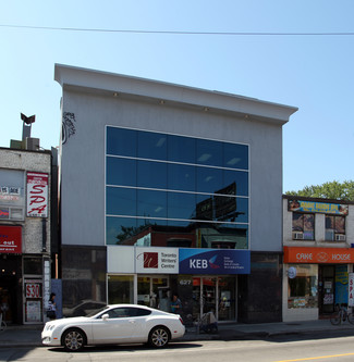 Plus de détails pour 627 Bloor St W, Toronto, ON - Bureau/Médical à louer