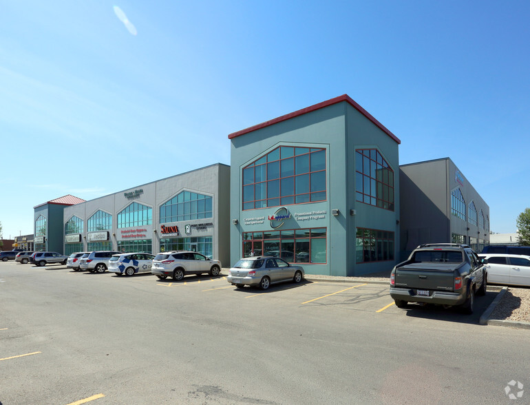 6726 - 6775 St, Edmonton, AB à vendre - Photo de l’immeuble – Image 2 sur 12