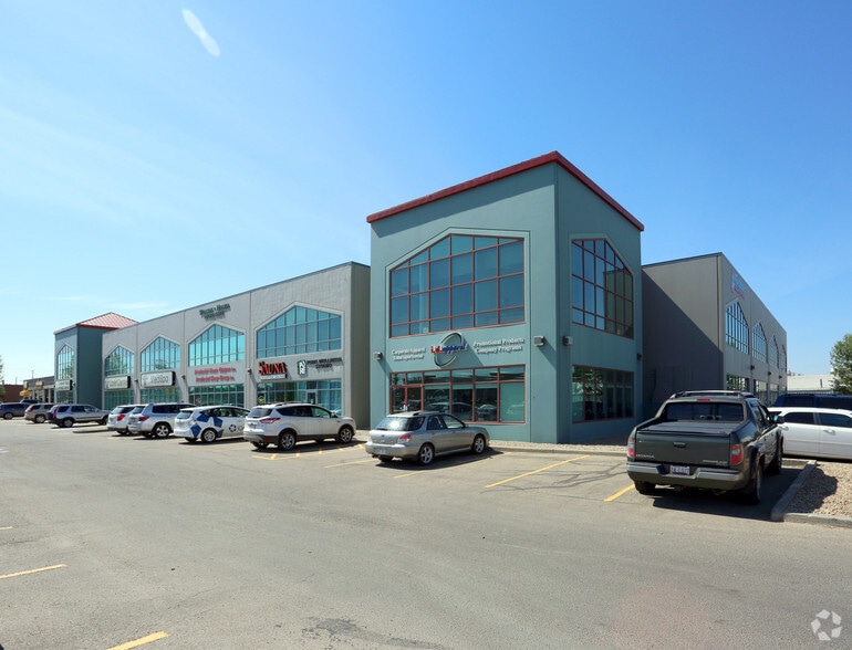 6726 - 6775 St, Edmonton, AB à louer - Photo de l’immeuble – Image 3 sur 7