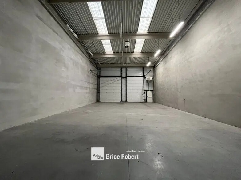 Local d’activités dans Saint-Quentin-Fallavier à louer - Photo intérieure – Image 2 sur 7