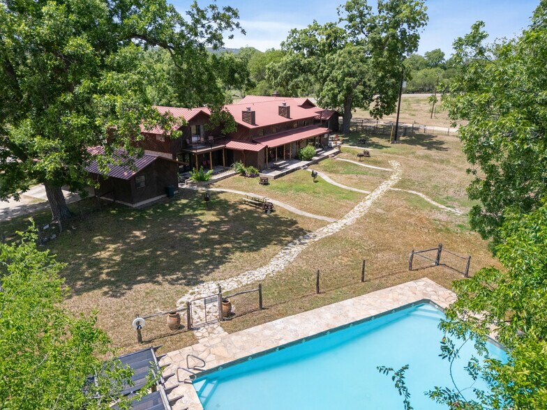 6641 Ranch 1120 Rd, Rio Frio, TX à vendre - Photo de l’immeuble – Image 1 sur 36